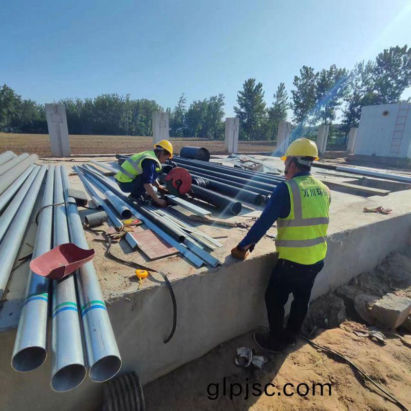 烈日高溫 萬川環保員工奮戰工地保進度