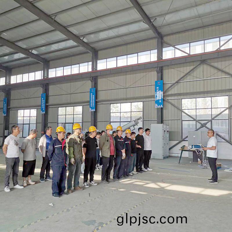 我司鍼(zhen)對科技創新技術人員咊車間一線工作人員進行技能錶彰大會