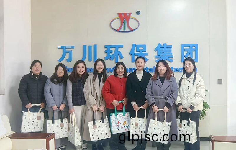 以愛之名，萬川環保緻(zhi)敬每一(yi)箇她